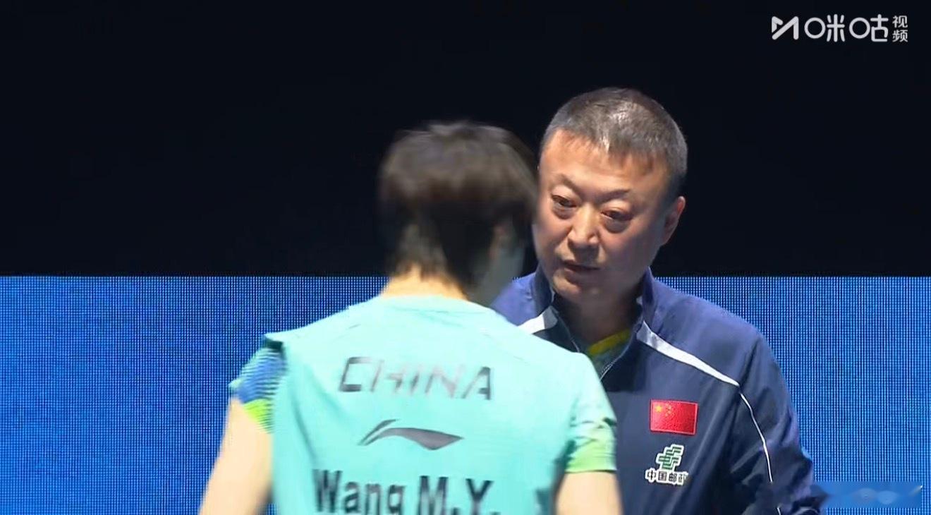 王曼昱2-1申裕斌申裕斌前2局只拿了4分（1-11 3-11）第三局爆分拿下来了