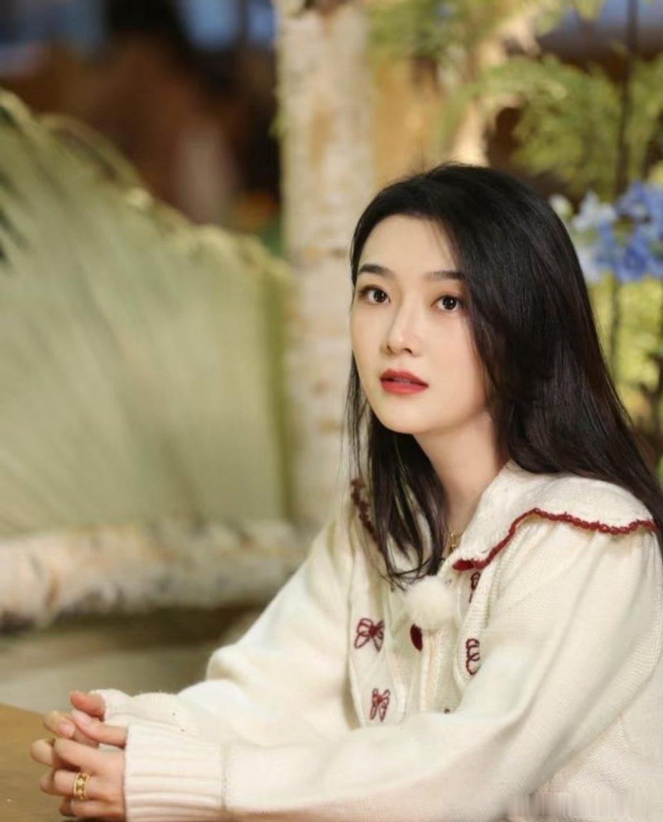 离婚五年，王栎鑫没消失，吴雅婷也没崩。孩子没被当成工具，也没被当成包袱。女儿会偷