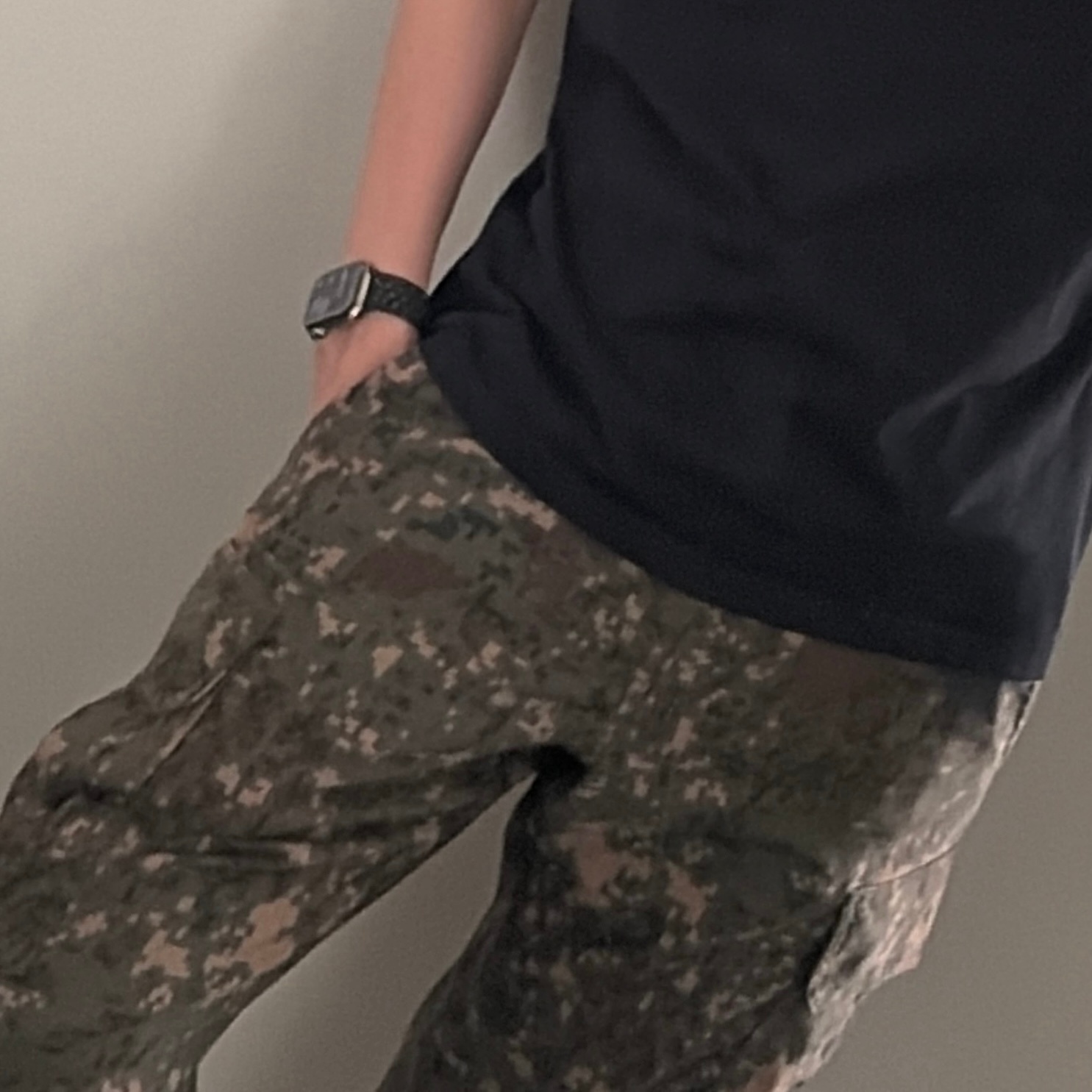 欧巴…迷彩裤…细腰…手表…黑T……感冒的鼻涕变鼻血🩸 