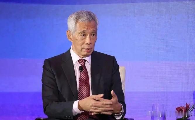 据新加坡《联合早报》报道，新加坡国务资政李显龙8日表示，新加坡对美国军事干预委内
