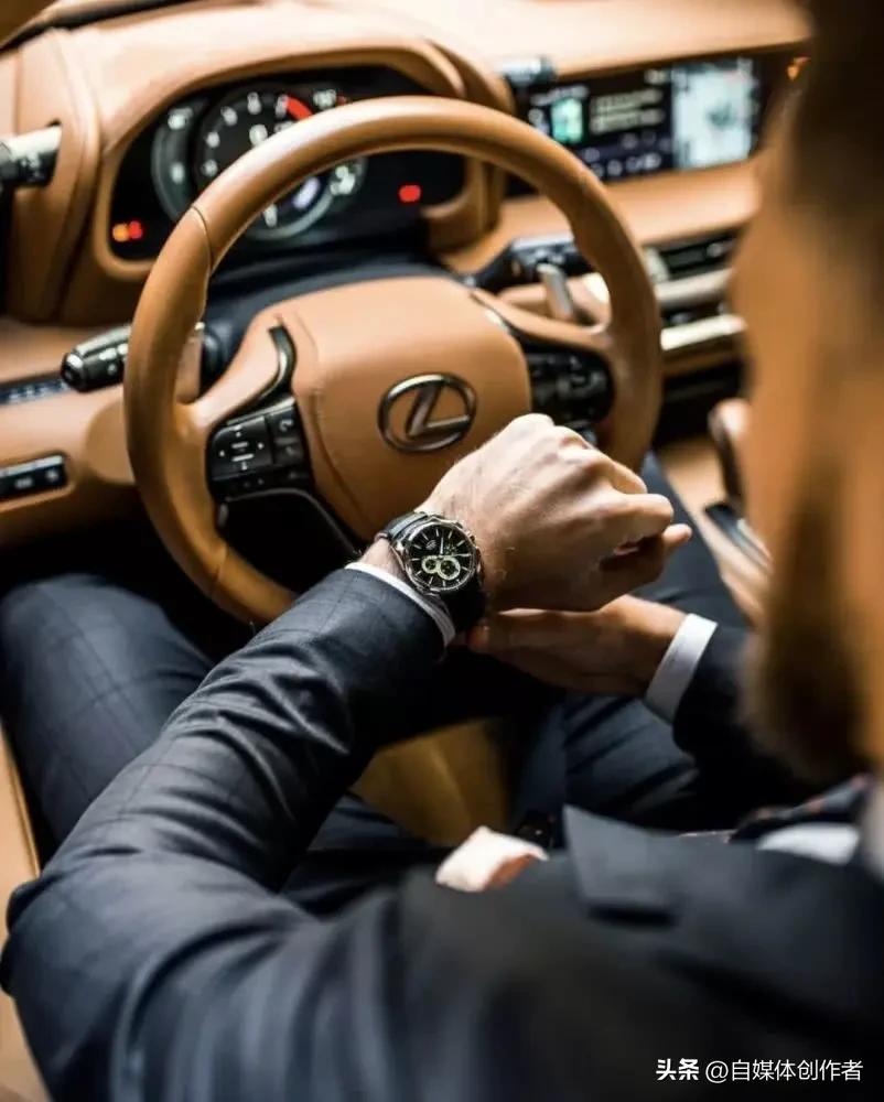 中年男人的车里，藏着独属于他们的人生答案。行至中年，为何多数男性偏爱以车为伴，无