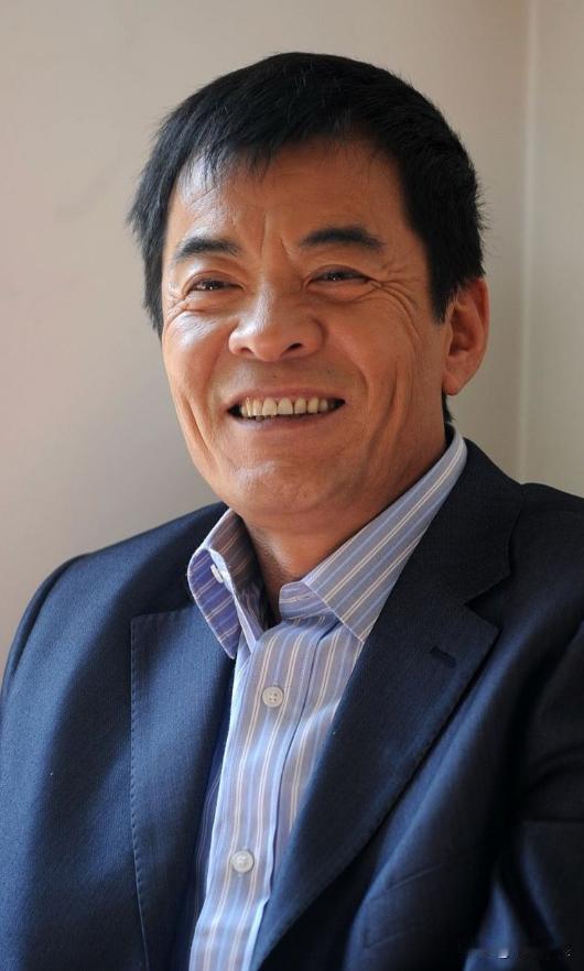 当年刘威跟张丰毅借钱，他写了一张借条，张丰毅把借条给老婆收着，后来刘威去还钱，张