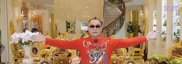 四个老婆，几十个红颜，住一栋楼，没打过架。你敢信？

台湾有个富二代叫胡汉龑，老