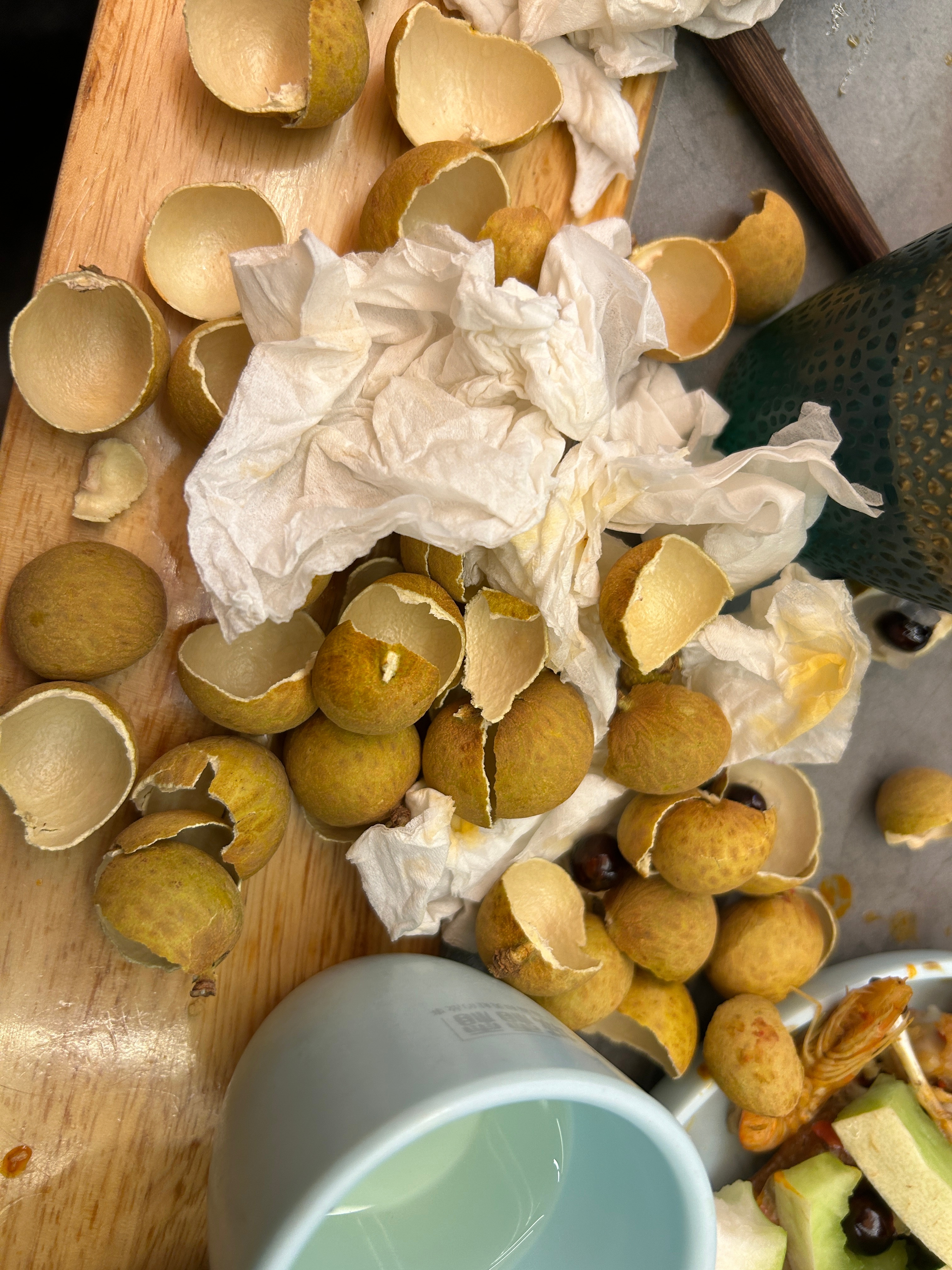 吃自助全吃桂圆去了