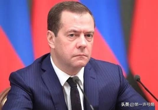 俄罗斯前总统梅德韦杰夫今天（3月7日）发文说：“海湾阿拉伯国家允许美国在其领土上