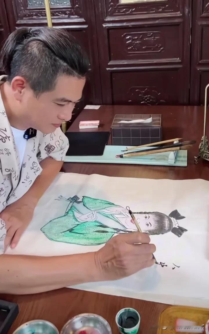 张玉堂李秉桦，人长的高长的帅也就算了；
画还画的这么好，这一定是把小青刻在心里了