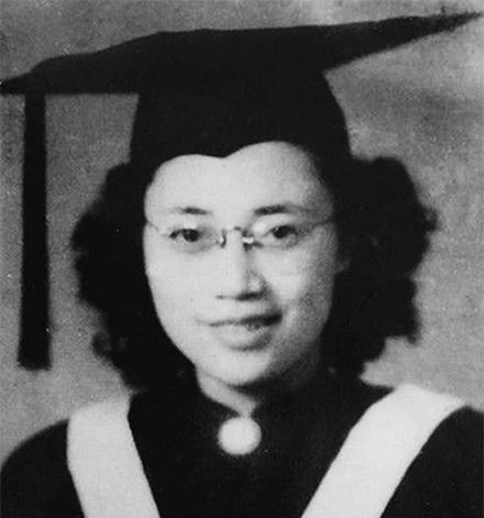 萧明华年轻时潜伏于国民党内部，因身份暴露被酷刑折磨，仅仅28岁便英勇牺牲，令人惋