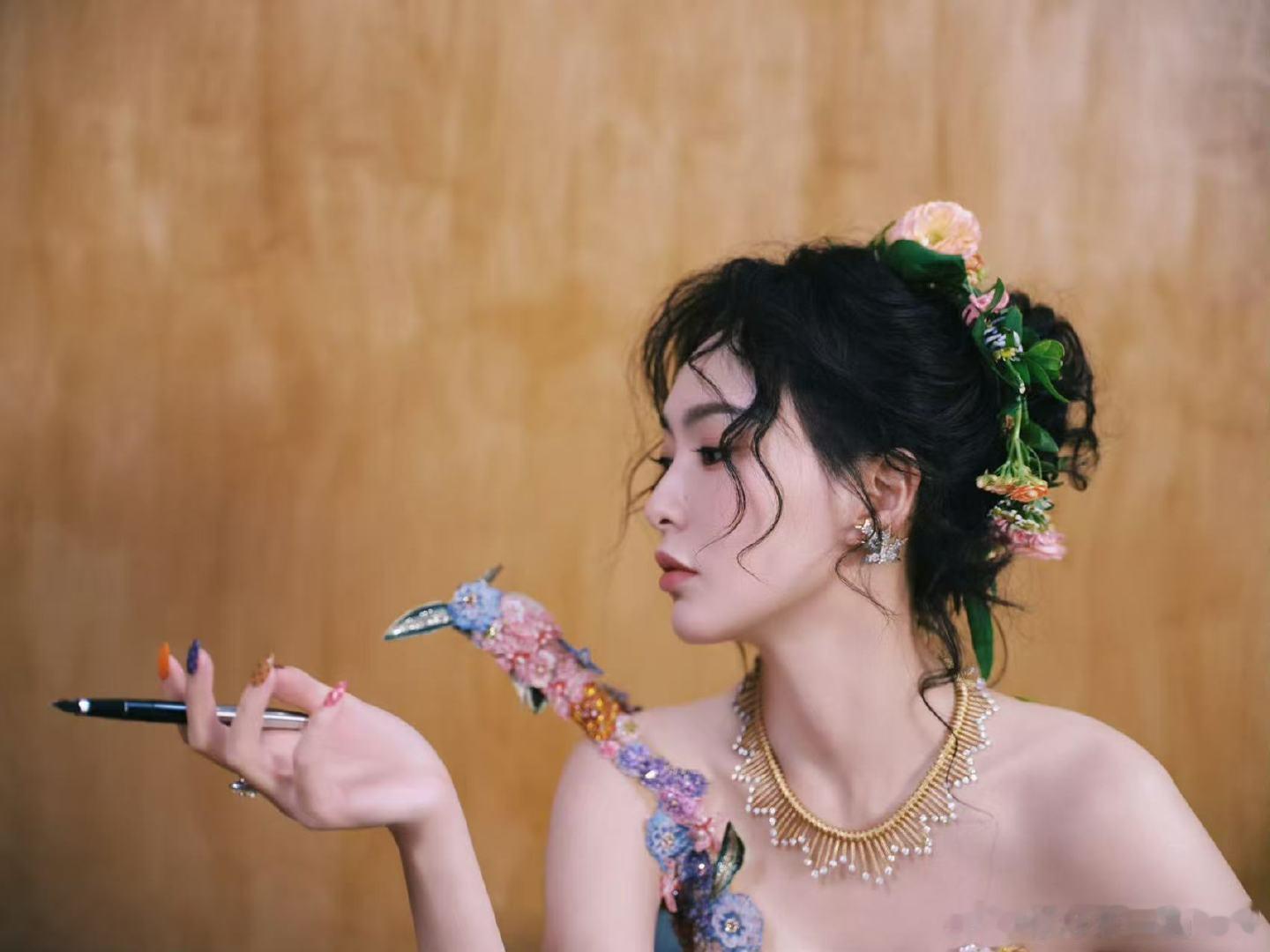唐嫣W花仙子造型唐嫣戴花环花仙子，唐嫣你美 ​​​