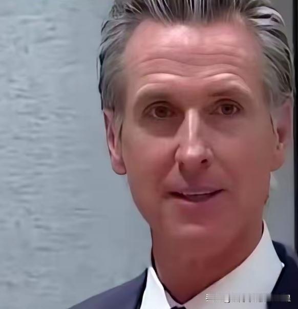 美国加州州长纽森，一句话把自家不少人都给干沉默了。原话是这么说的：“中国越成功，