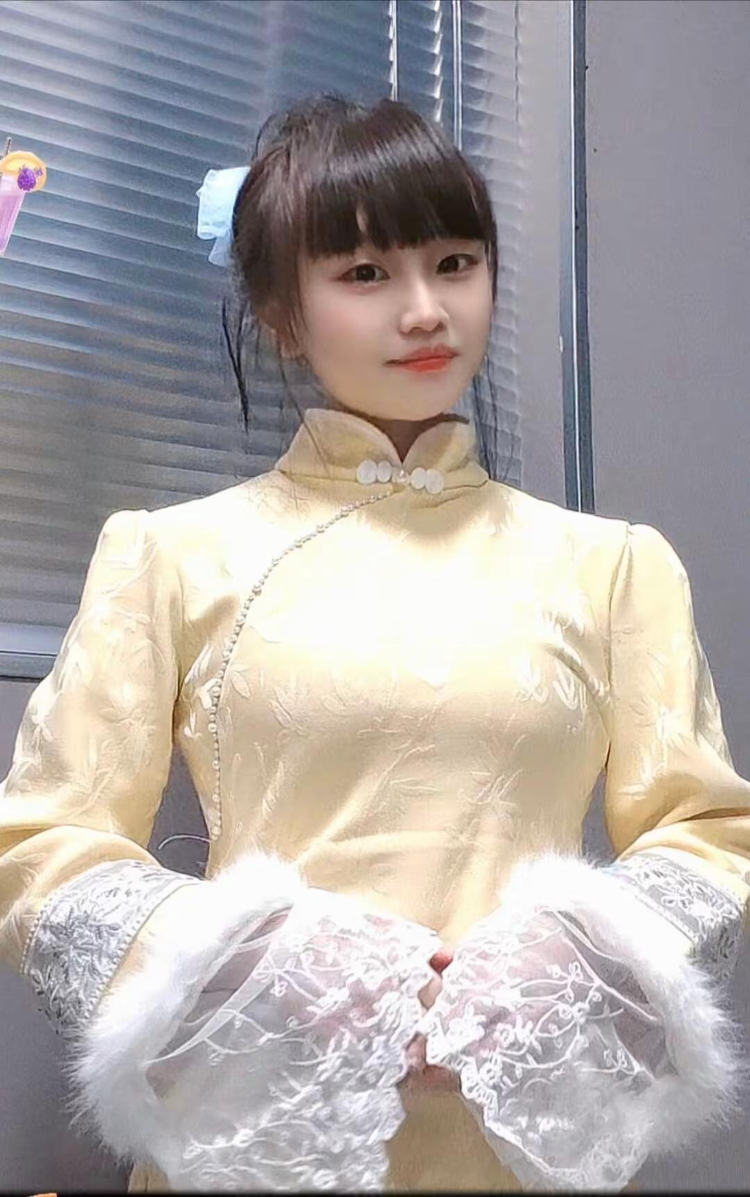 情人节快乐祝天下有情人终成眷属 穿越古画只为遇见你 原来穿上古装也可以这么美