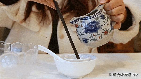 高温消毒需要同时满足温度和时间两个条件。通常需在100℃的沸水中持续浸泡1-3分