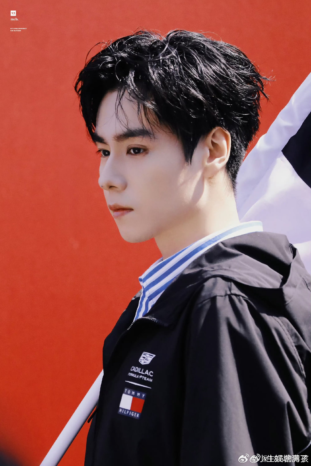 胡一天这该死的高级建模脸 帅气不设限，赛车状态下的胡一天，魅力值爆表。 