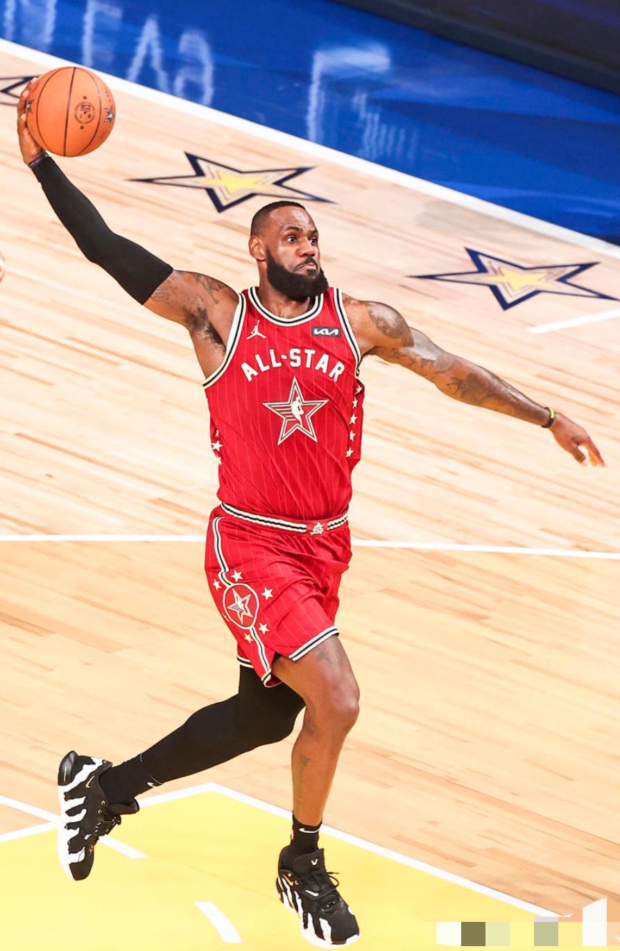 老詹为啥突然没选上全明星首发？核心原因就是那波轩尼诗代言。说真的，这结果挺突然的