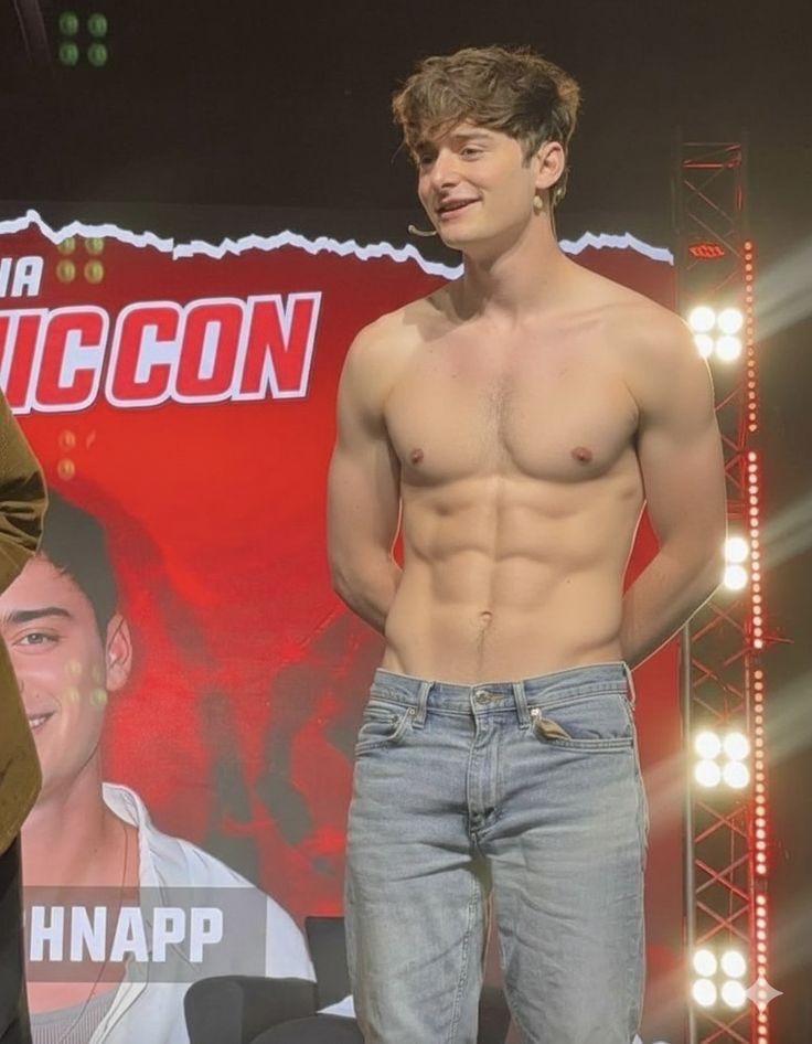 天呐，这张照片是真的吗？老天啊！为宣传《怪奇物语》第五季，饰演威尔的演员竟在零下