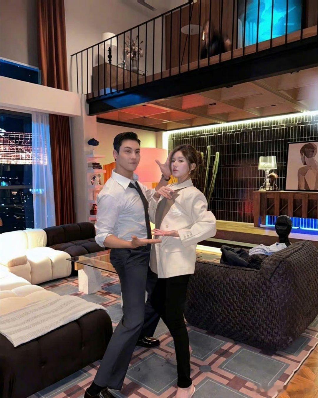 虽然但是我真的感觉赵露思和每一个cp对象都处成了好铁子的感觉，一下子就磕不动了。