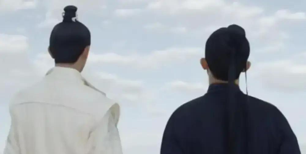 唐诡凭啥杀疯？一句话：天时+颜值+底子稳。
 
去年剧圈冷得跟冰柜似的，卢凌风一