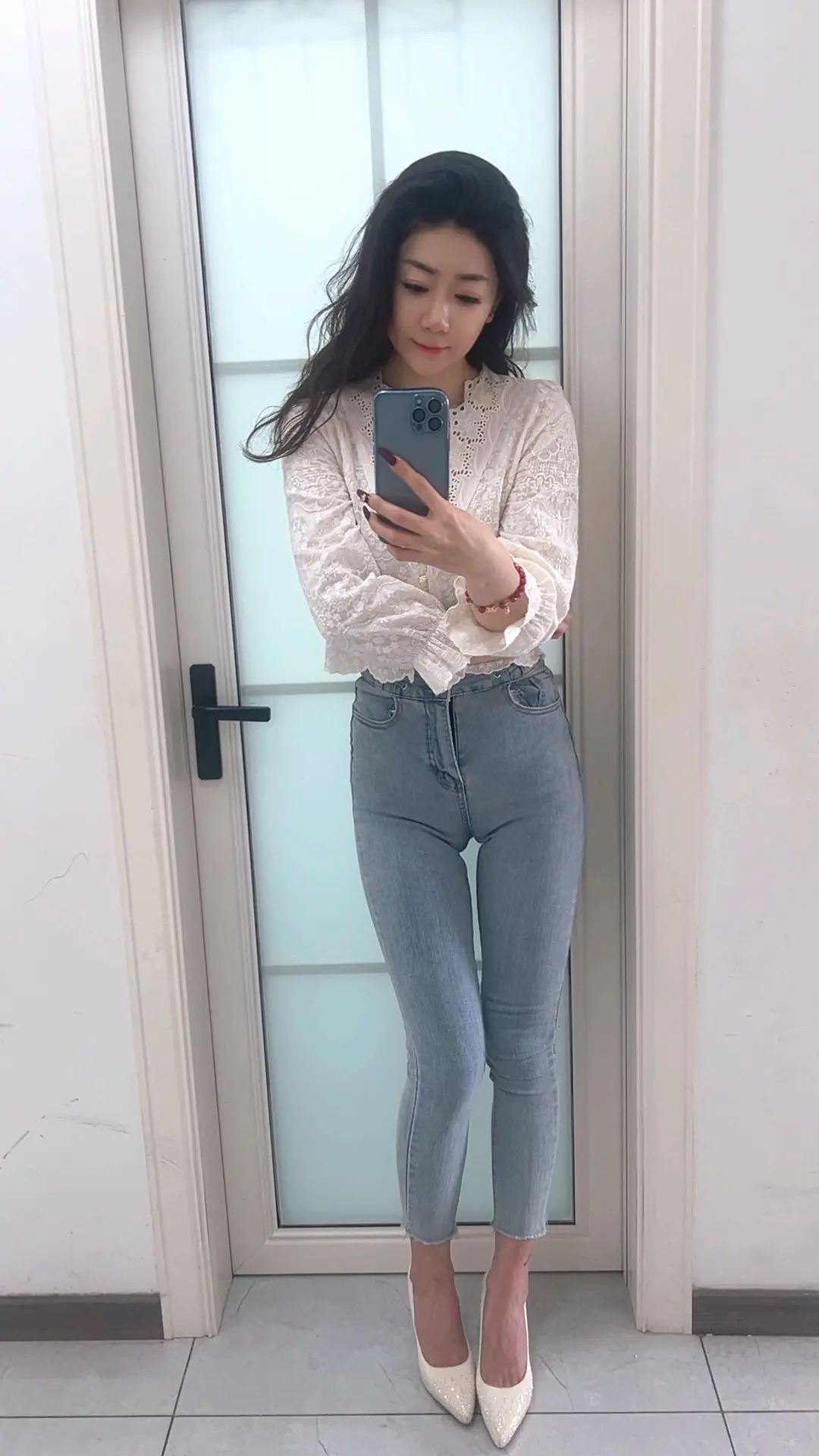 不要试图叫醒一个装睡的人，因为爱你的生怕给你的不够，只有骗你的人才会觉...