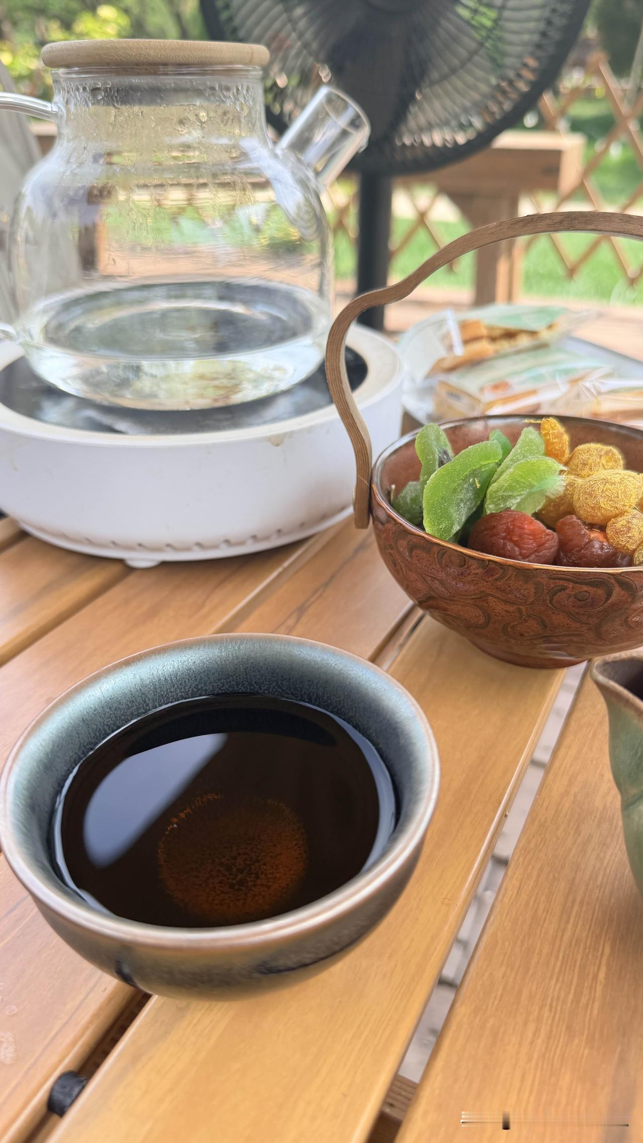 逃离人潮，打卡洛阳薰衣草庄园￼￼￼。寻一处空位煮杯清茶，听鸟语伴花香，风里裹着春