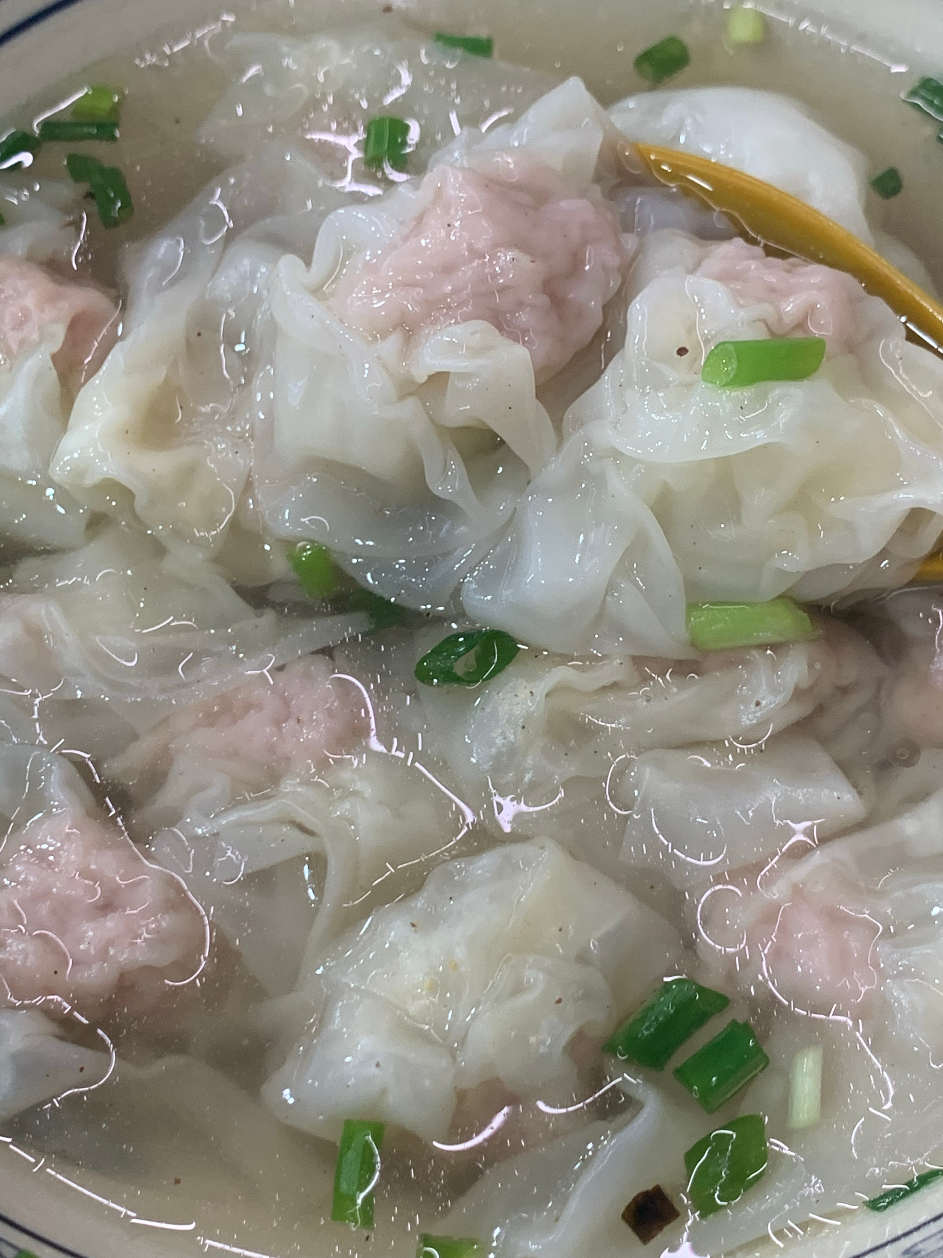 武宁【武宁佬馄饨】生意比第一次来好多了，人山人海的络绎不绝！品种很多，点的大碗馄