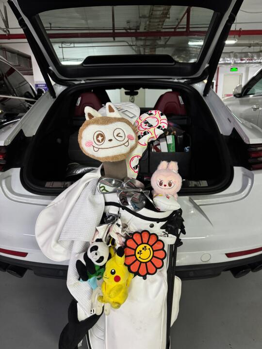高尔夫球包被Labubu占领了