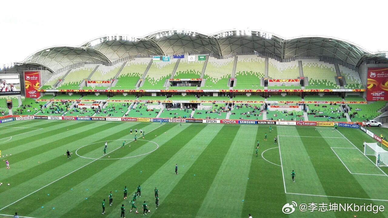 国足比赛的矩形体育场感觉叫三角形更合适国足中国足球