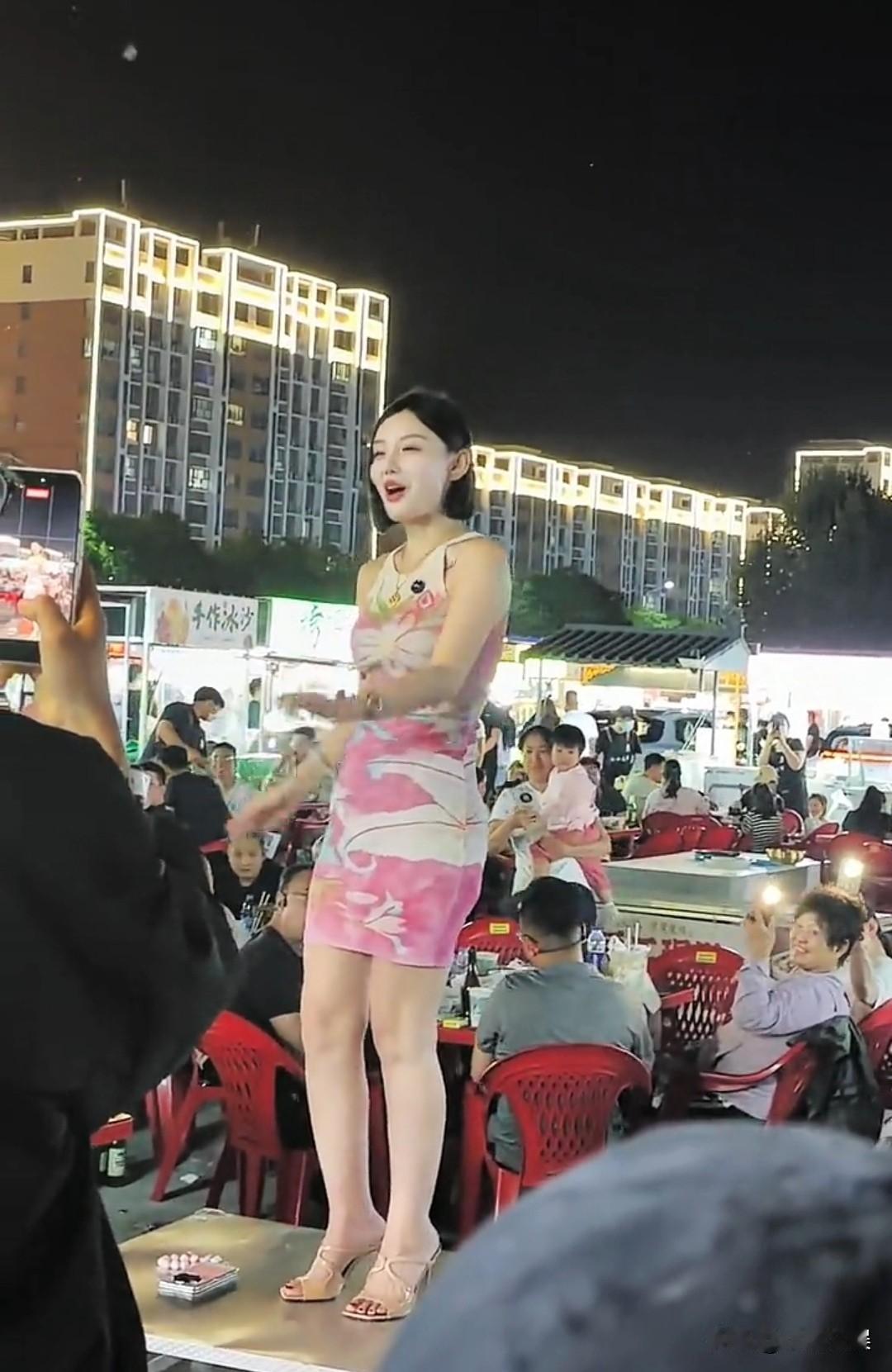 这些人为了流量真的是拼了！