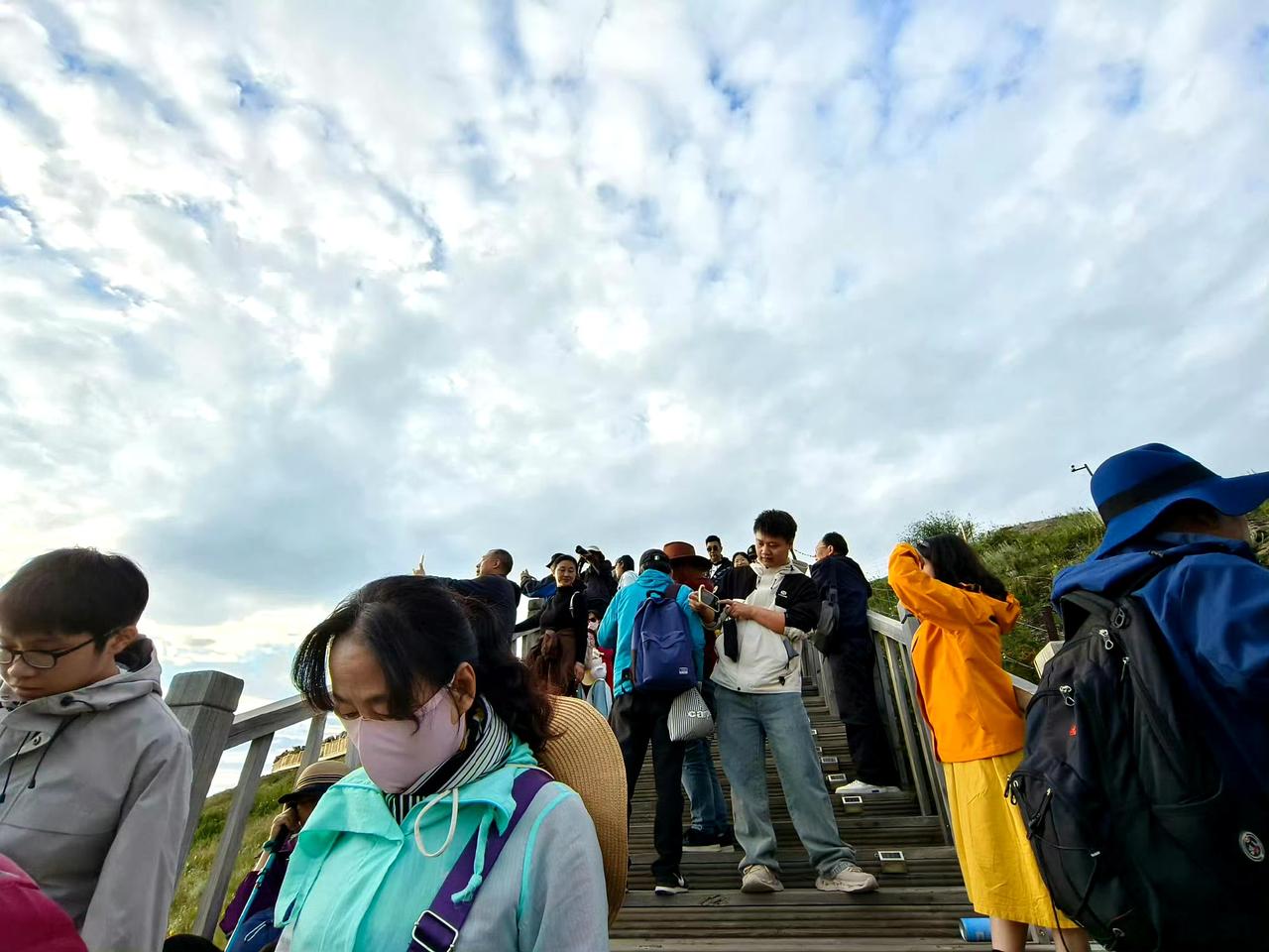 全国避暑正当时黄河九曲第一湾日落最出片 

截至2026年7月26日全国多地持续
