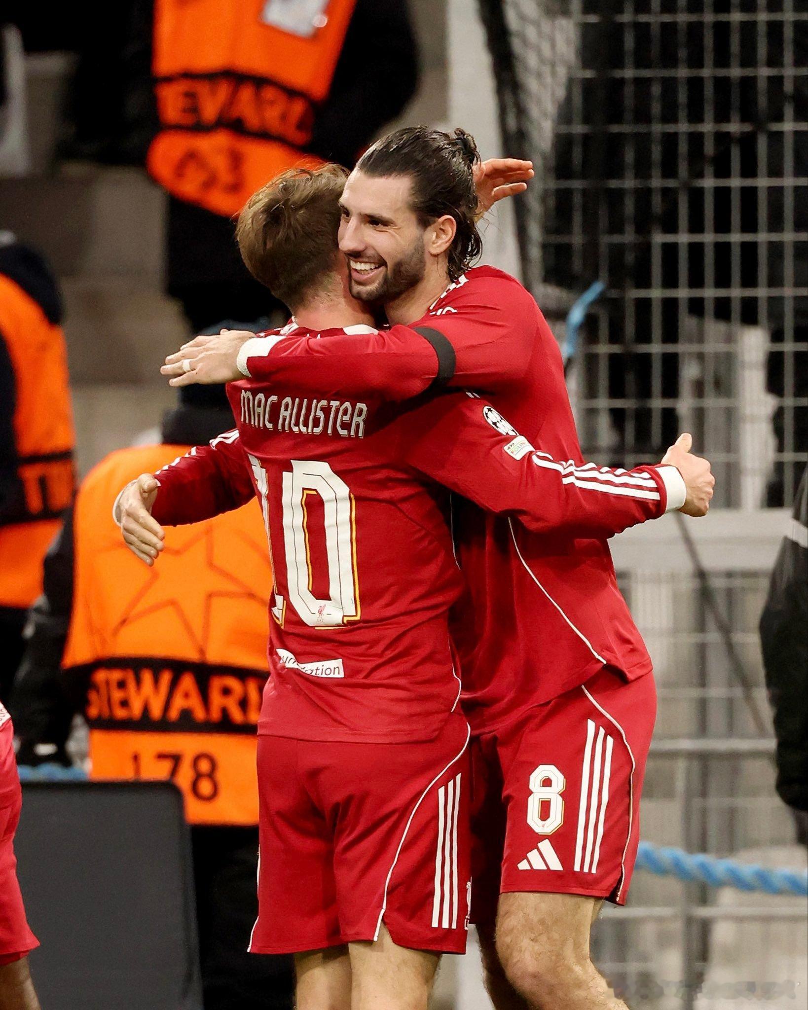 索博：“我做了功课。有人告诉我，如果没有人躺下，就试着把球打到墙下，我就照做了 