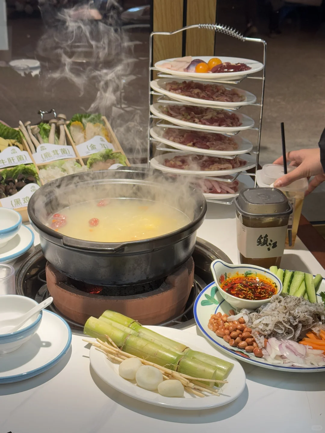 就在桃花坞！！也有正宗的老广炭炉鸡煲了
