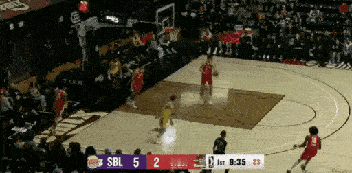 杨瀚森最大的惊喜不只是进步了！最让人震撼的是杨瀚森竟然打出了2次一条龙上篮，2.