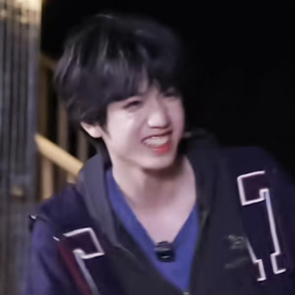 得意地看着首页 