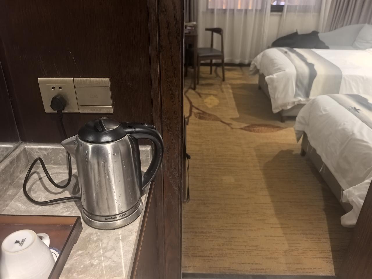 介意吗？
看得太多奇葩的操作
想不介意吧，网上那种种历历在目
想介意不用吧，不喝