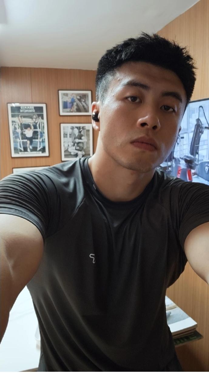 身材好的男生，都是怎样保持的