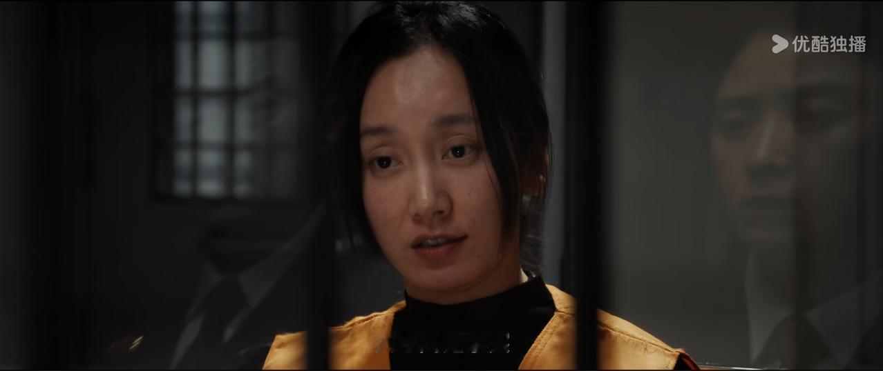 《以法之名》最炸裂的一场戏出现了，不是张译带来的，也不是蒋欣。

而是由剧中的女
