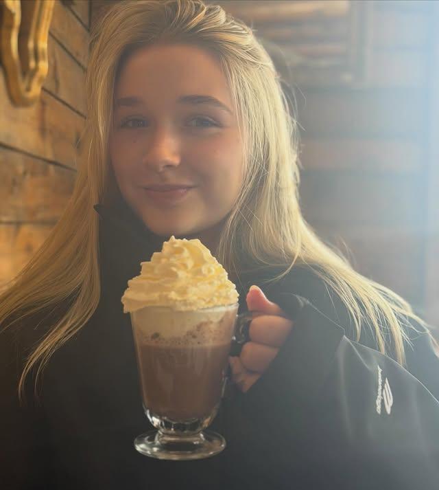 寒假里的法国阿尔卑斯山库尔舍韦勒，成了贝克汉姆和女儿小七的专属童？话世界。
50