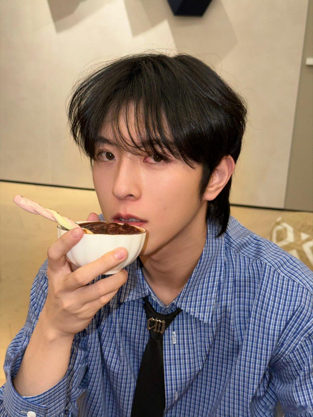 邱鼎杰喜欢素素的邱邱，不施粉黛一样倾国倾城