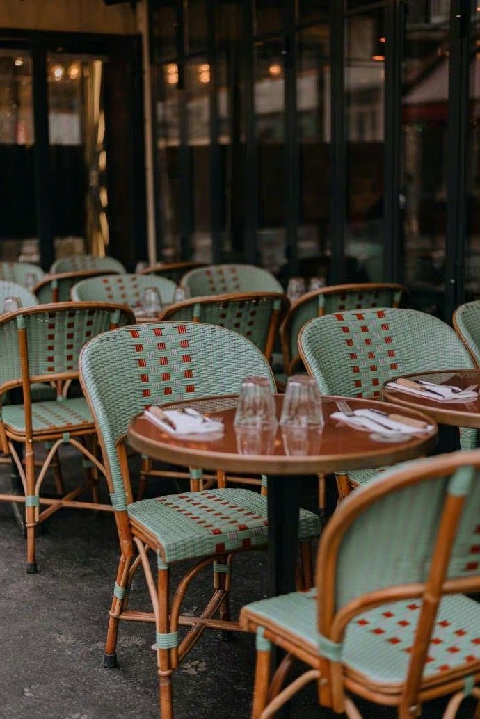 要记住稻盛和夫说的这句话：“人一定要改掉的四大毛病：改掉轻易的掏心掏肺，改掉毫无