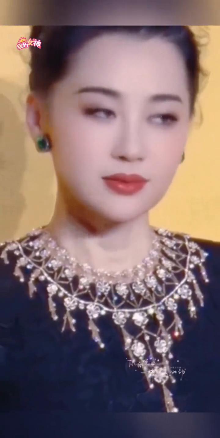 女神许晴唇红齿白，太漂亮了。
喜欢就点个关注吧！