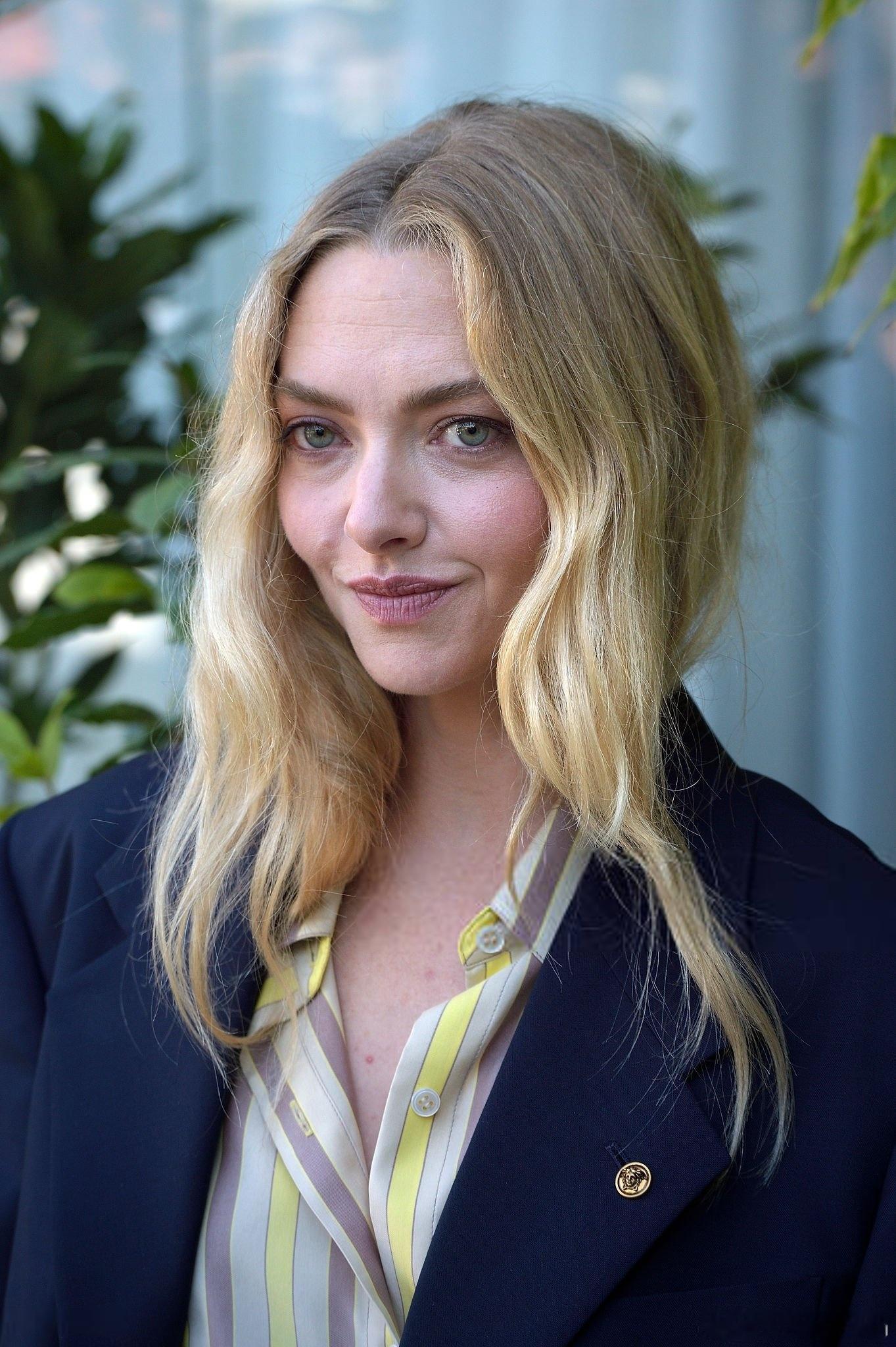Amanda Seyfried阿曼达塞弗莱德亮相威尼斯电影节的特写组图，镜头拉近
