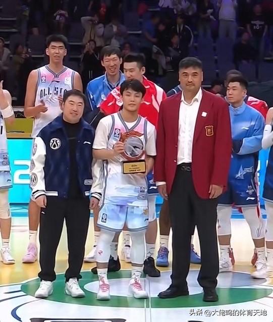 本身就是一件正能量满满的现象，再加上本场表现出众，拿下MVP实至名归！希望他保持