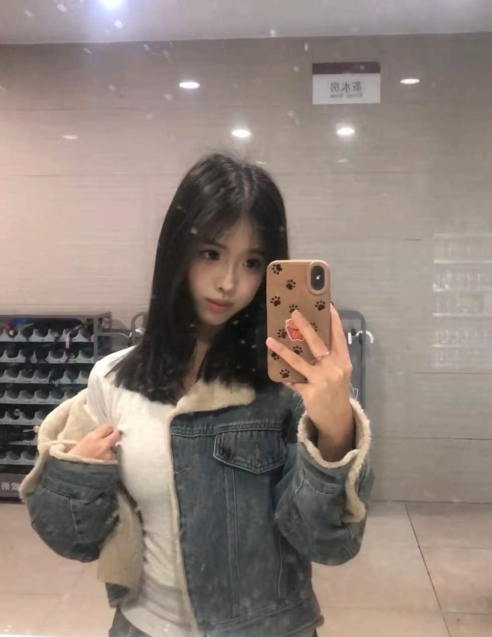 出自己，性格不稳定，身体极差，抽象派，爱吃东西，会玩儿智能手机，爱发小脾气，爱捣