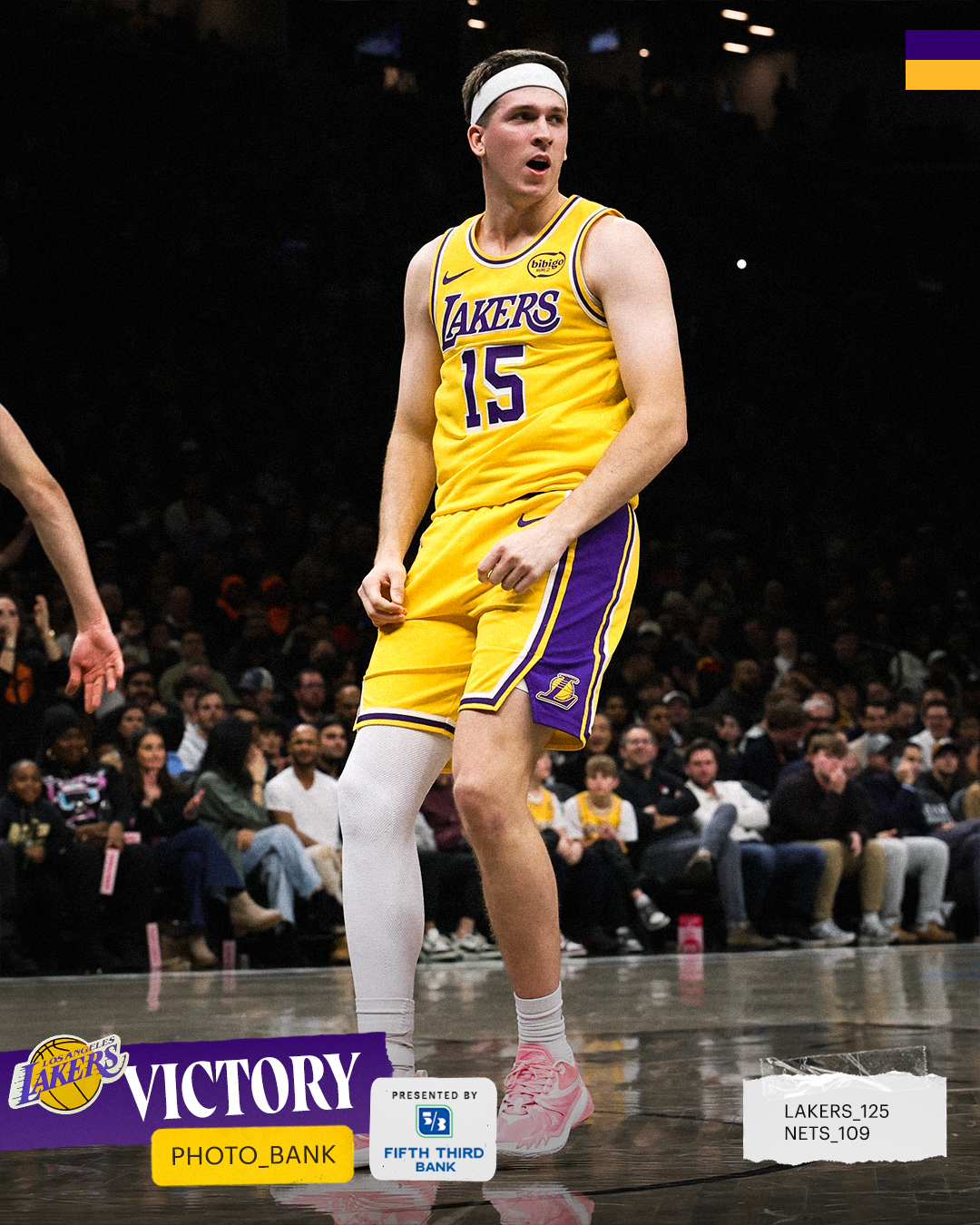 小里复出图集久违了的比赛瞬间里夫斯湖人大胜结束八连客湖人国度