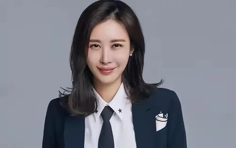 王石和田朴珺又同框了。
看着他们最近在商业活动上的自然互动，那些婚变传闻不攻自破