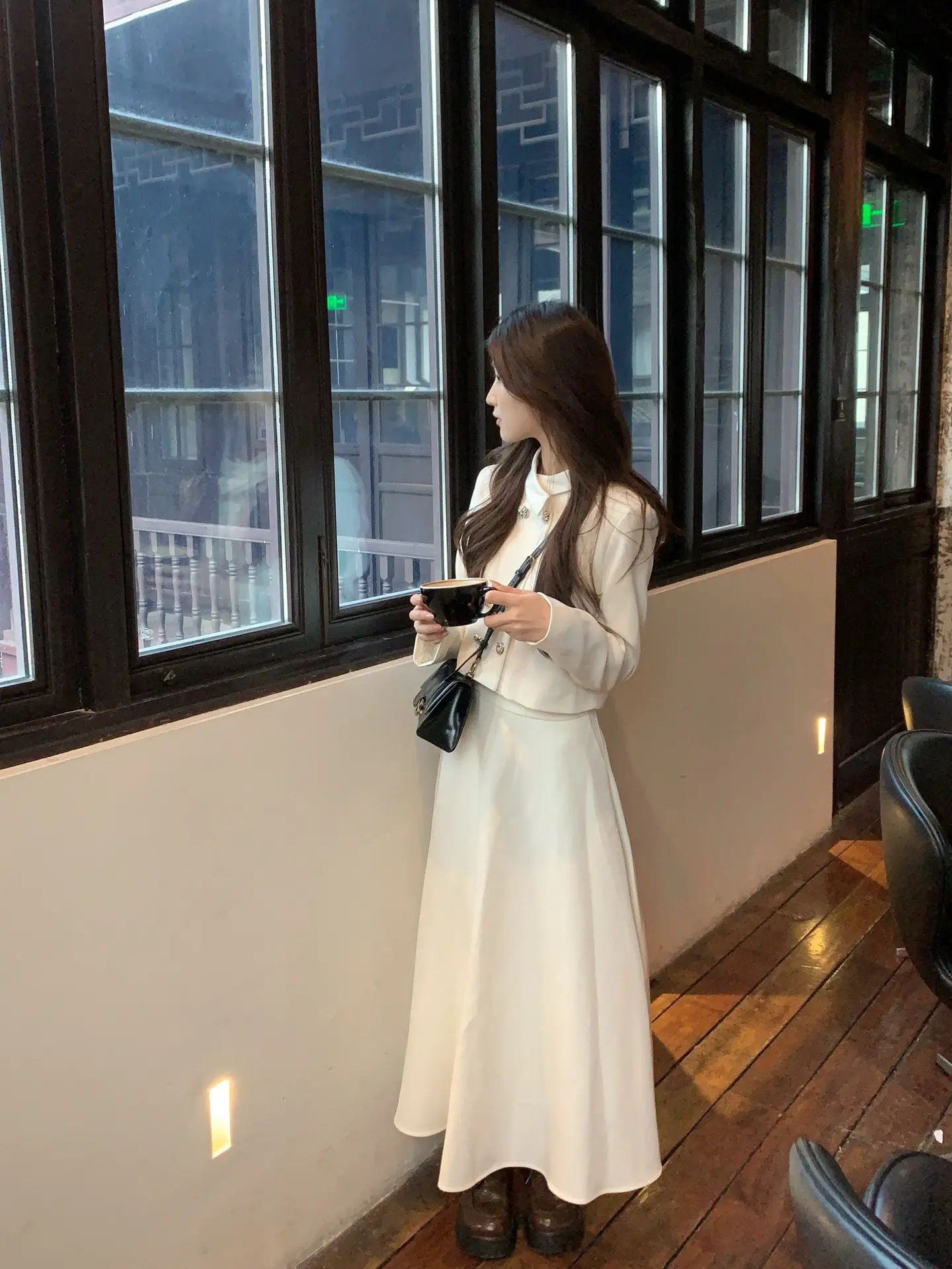 我笨拙的打开爱情的大门 才发现每一个人都有自己深爱的人