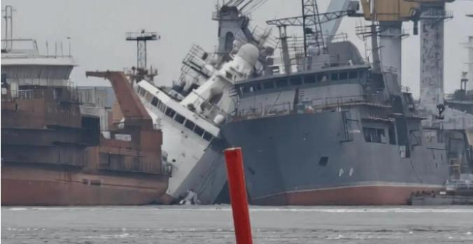 俄罗斯这下损失大了，25 日一艘停泊在列宁格勒维堡造船厂的 22550 型武装破