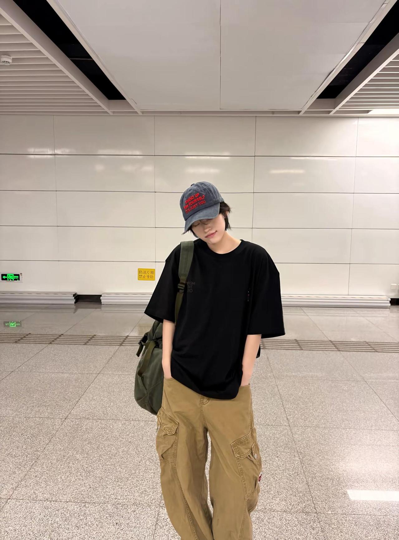 是女生会喜欢的少年感穿搭吧短发女生 少年感穿搭