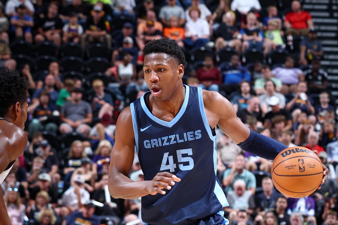据NBA资深记者杰克·费舍尔报道，孟菲斯灰熊队已执行GG·杰克逊的合同选项。
杰