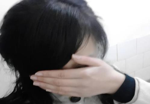 广东，一离异独居女子，听见隔壁夫妻晚上，经常发出恩爱有加的声音，渐渐心生怨恨，多