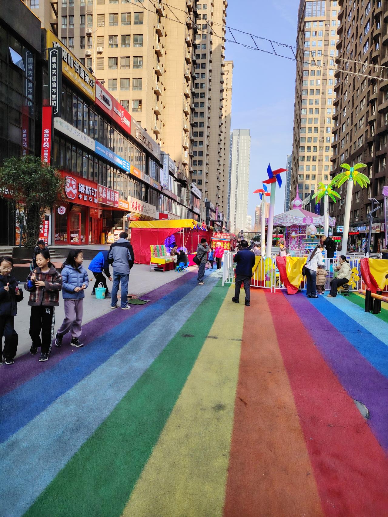 校长的“出厂设置”
每个人出生时都拿着一副牌，校长出生时，手里仿佛握着一副早已被