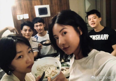 吴优贴脸开大周冬雨周五晚高疯 被吴优和周冬雨的互动狠狠戳中，互怼都怼得这么有梗，